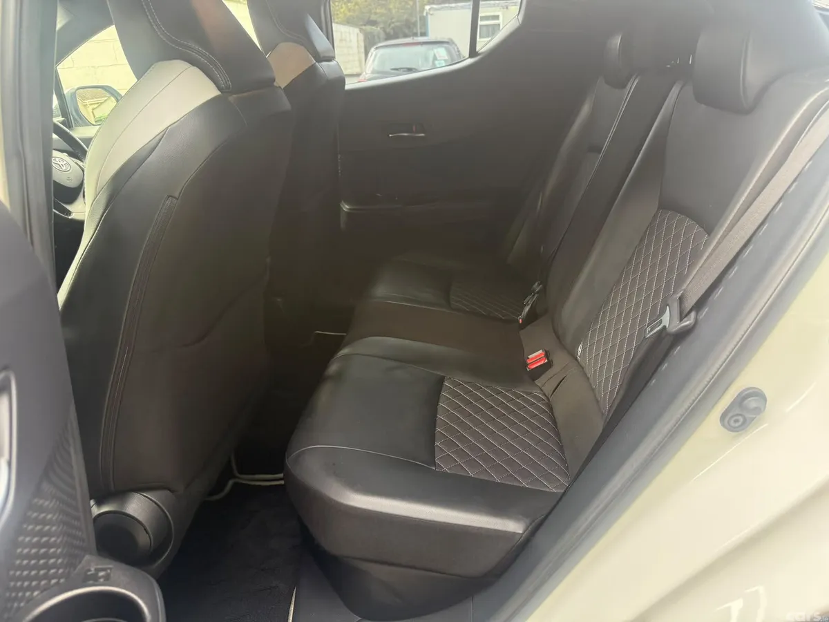 Toyota C-HR SUV, Petrol Hybrid, 2019, White