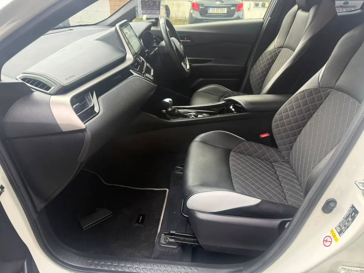 Toyota C-HR SUV, Petrol Hybrid, 2019, White