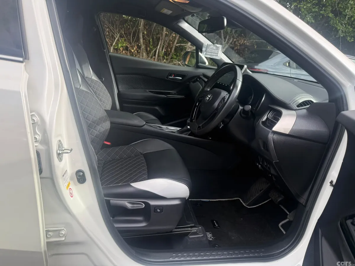 Toyota C-HR SUV, Petrol Hybrid, 2019, White