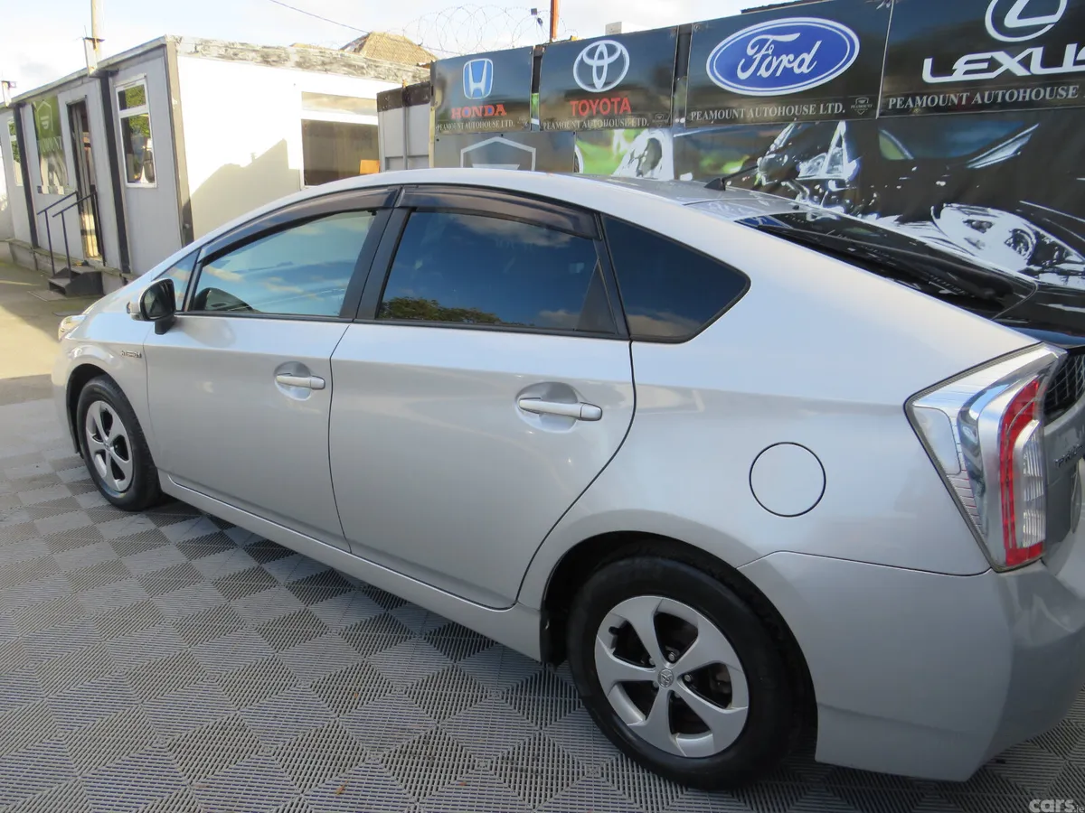 Toyota Prius Hatchback, Petrol Hybrid, 2015, Silver