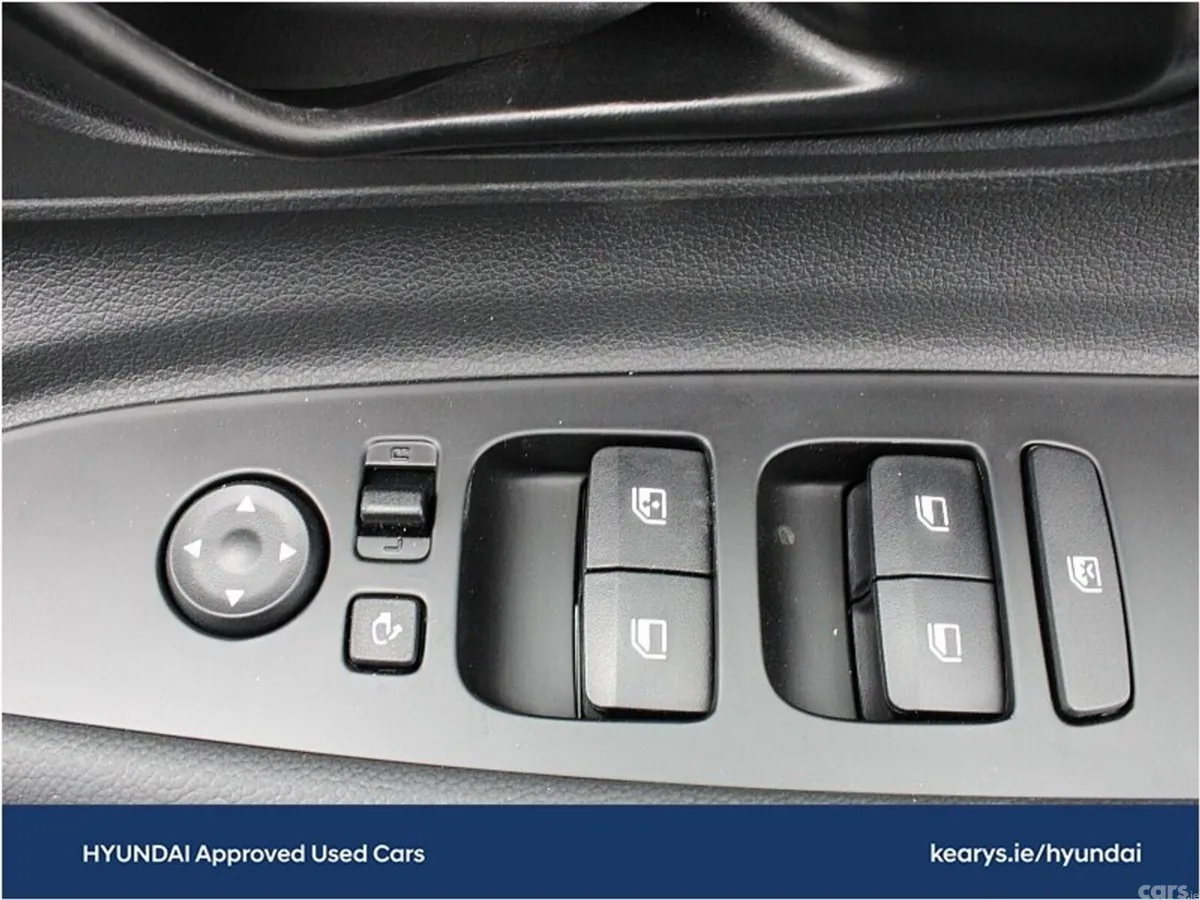 Hyundai i20 Hatchback, Petrol, 2024, Black