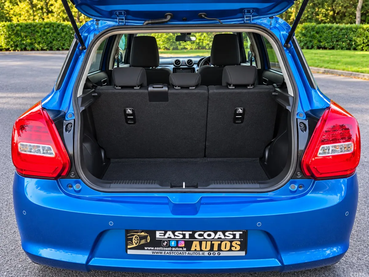 Suzuki Swift Hatchback, Petrol, 2022, Blue