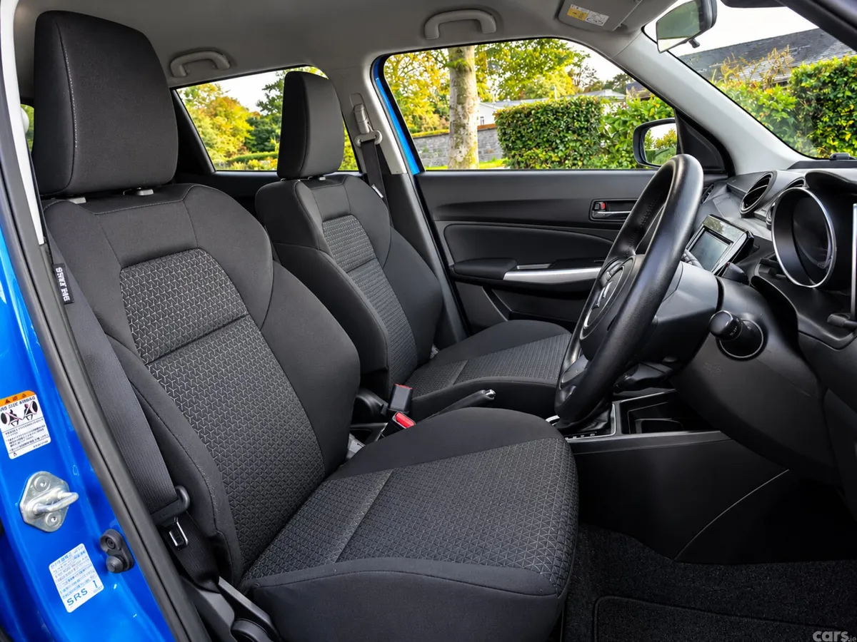 Suzuki Swift Hatchback, Petrol, 2022, Blue