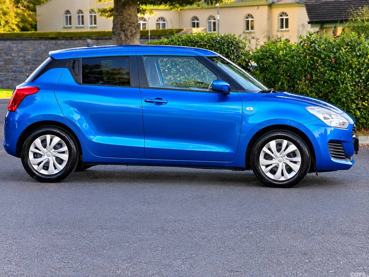 Suzuki Swift Hatchback, Petrol, 2022, Blue