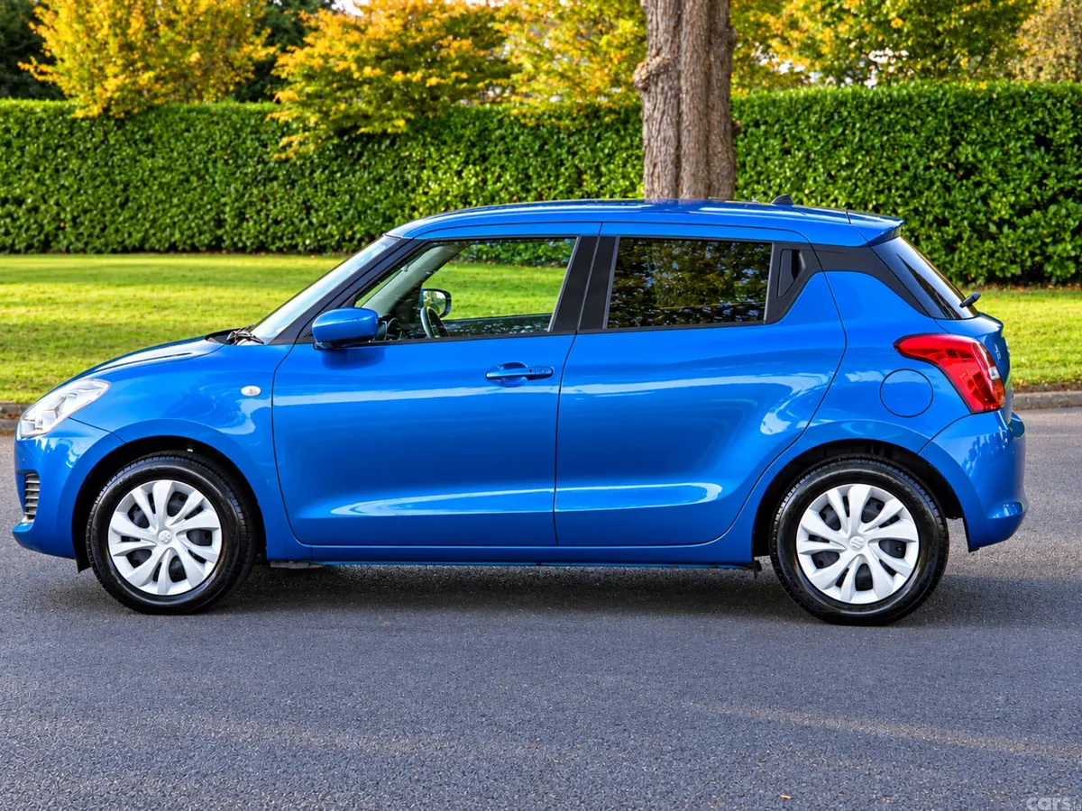 Suzuki Swift Hatchback, Petrol, 2022, Blue