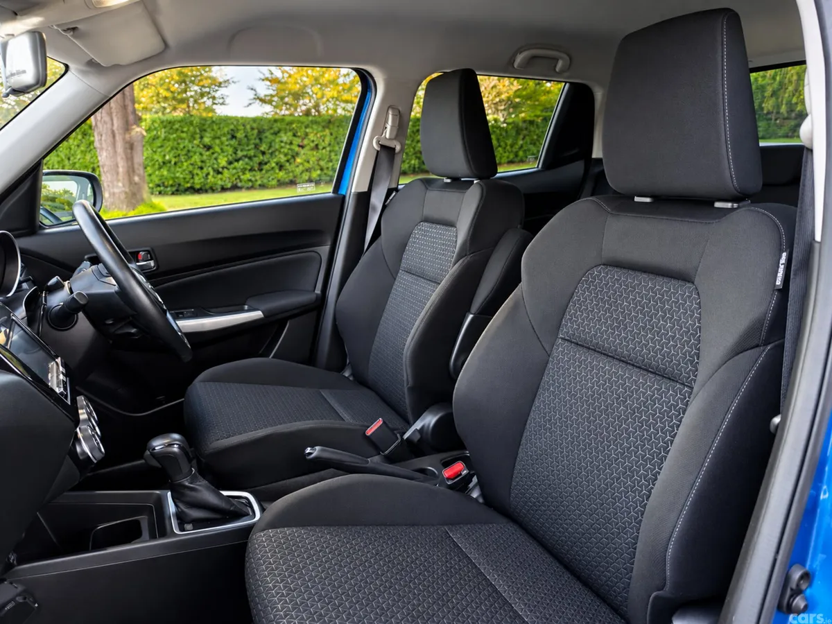 Suzuki Swift Hatchback, Petrol, 2022, Blue
