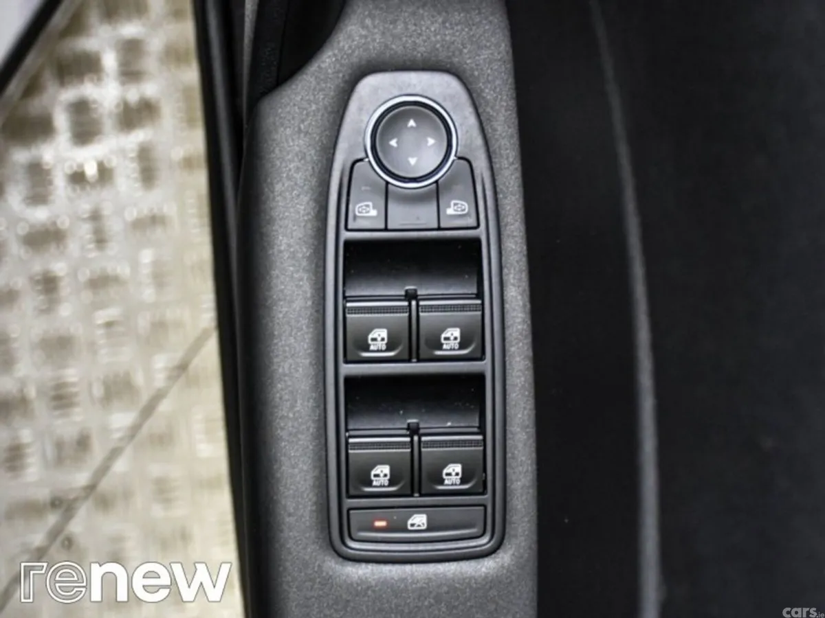 Renault Captur Hatchback, Petrol, 2023, Grey