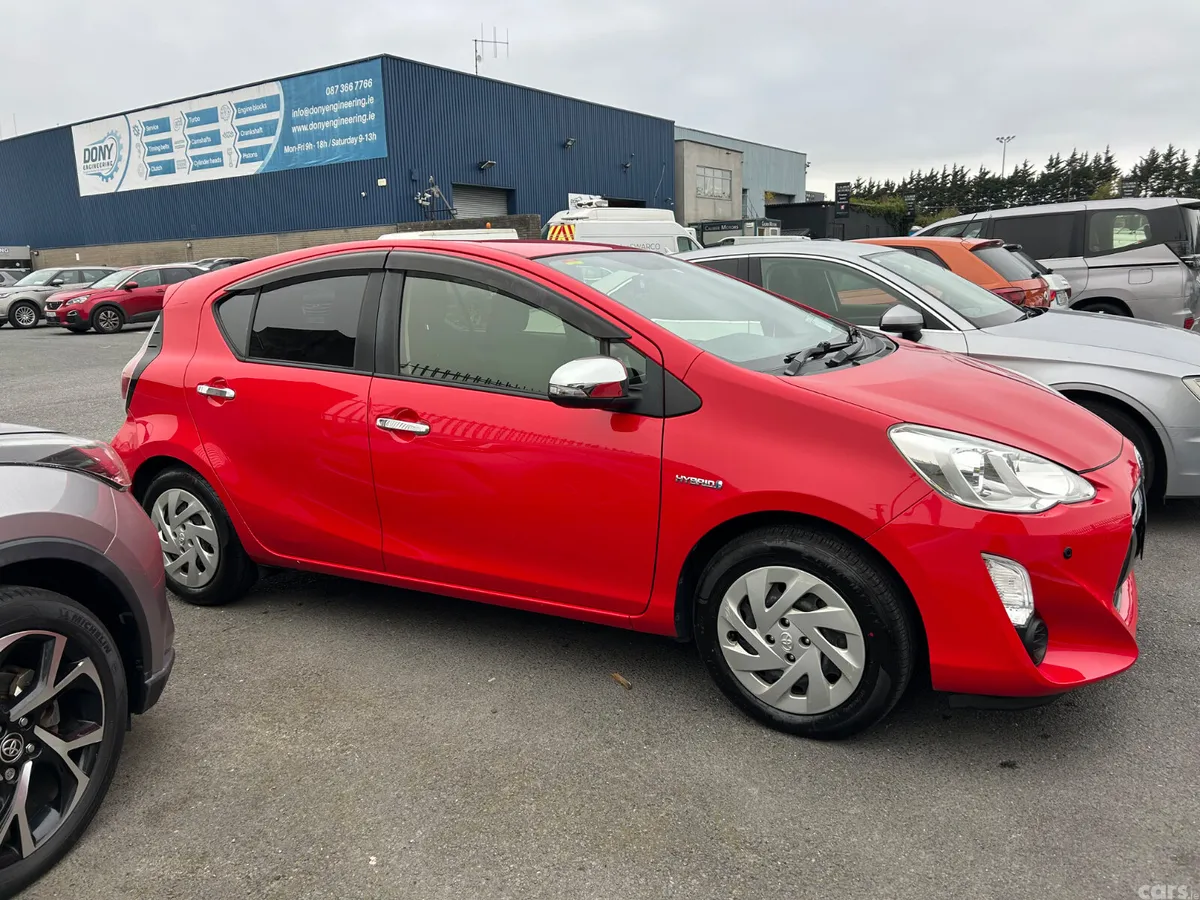 Toyota Aqua Hatchback, Petrol Hybrid, 2015, White