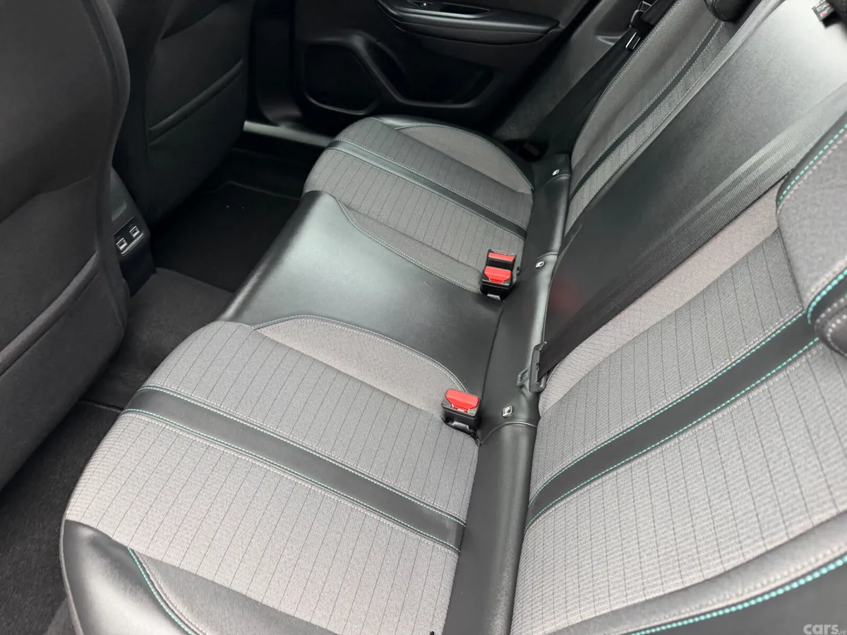 Peugeot 2008 MPV, Petrol, 2022, Black