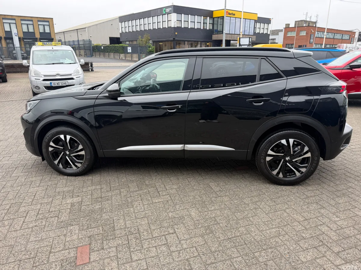 Peugeot 2008 MPV, Petrol, 2022, Black