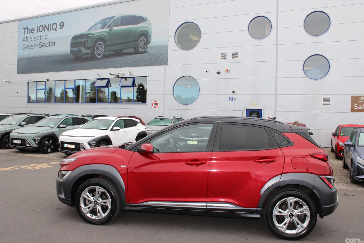 Hyundai KONA MPV, Diesel, 2021, Red
