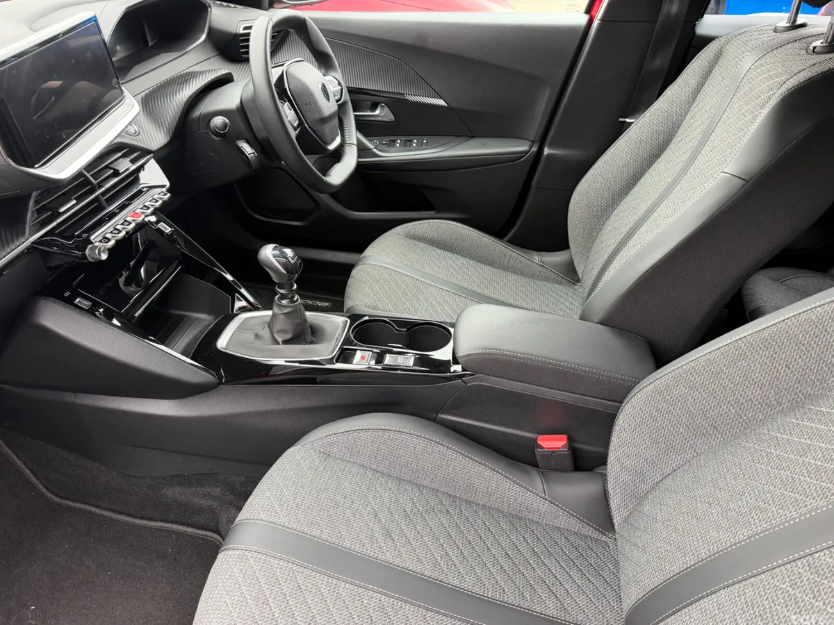 Peugeot 2008 MPV, Petrol, 2025, Red