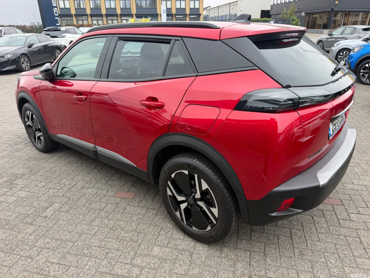 Peugeot 2008 MPV, Petrol, 2025, Red