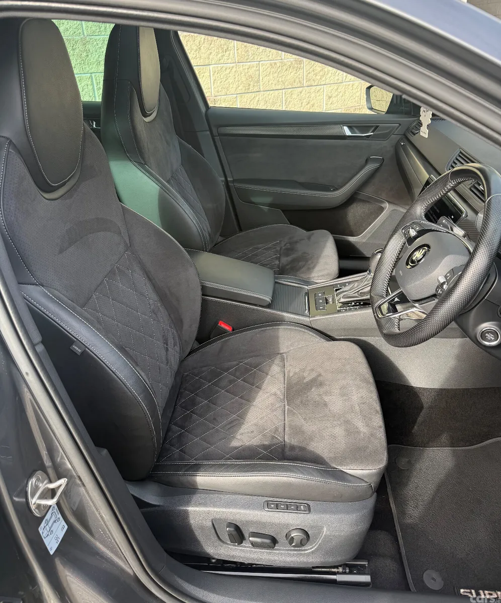 Skoda Superb Saloon, Diesel, 2023, Grey