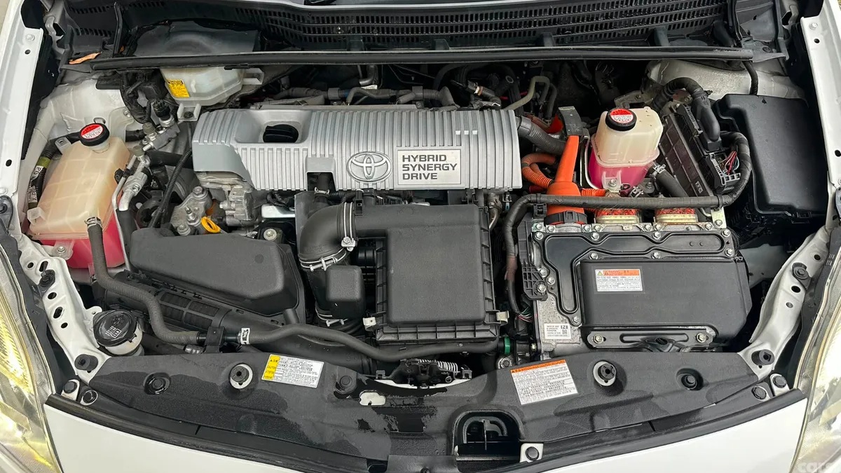 Toyota Prius Hatchback, Petrol Hybrid, 2015, White