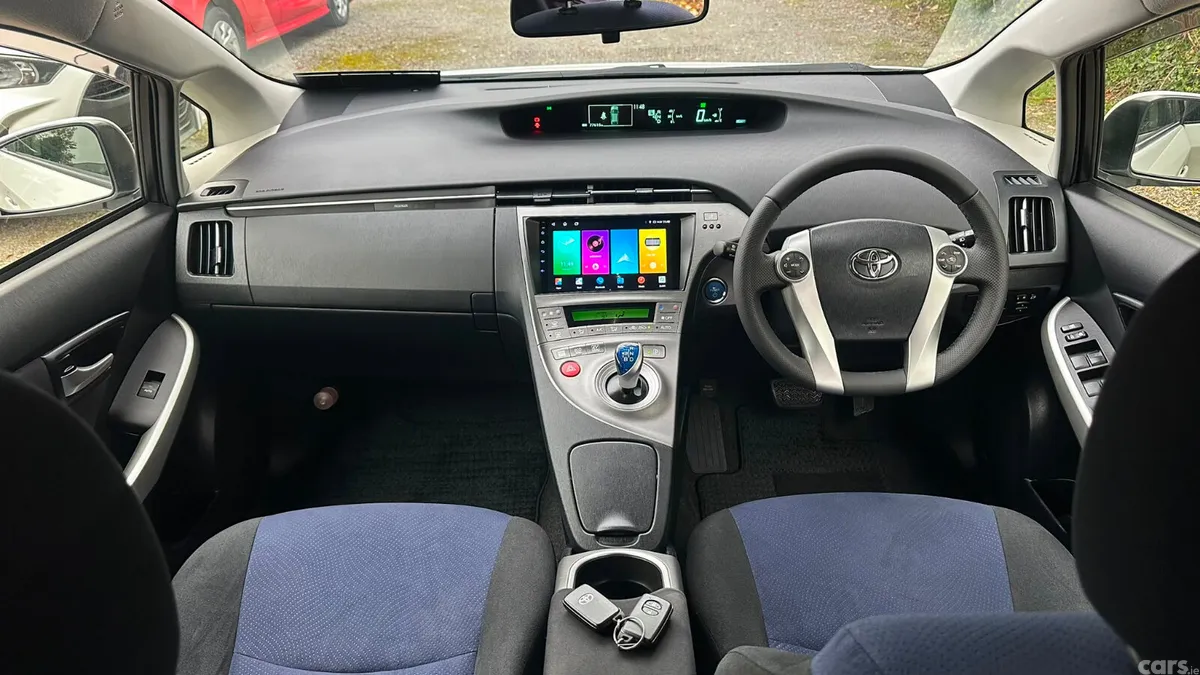 Toyota Prius Hatchback, Petrol Hybrid, 2015, White