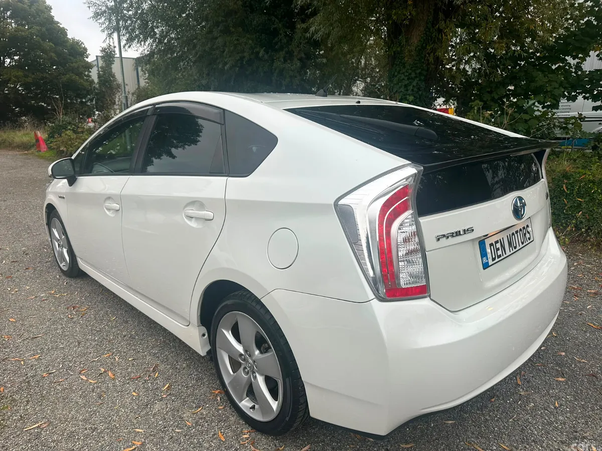 Toyota Prius Hatchback, Petrol Hybrid, 2015, White