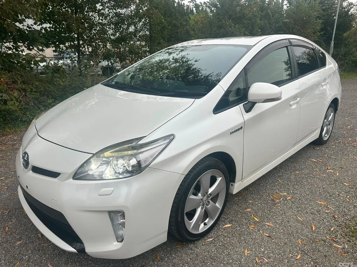 Toyota Prius Hatchback, Petrol Hybrid, 2015, White