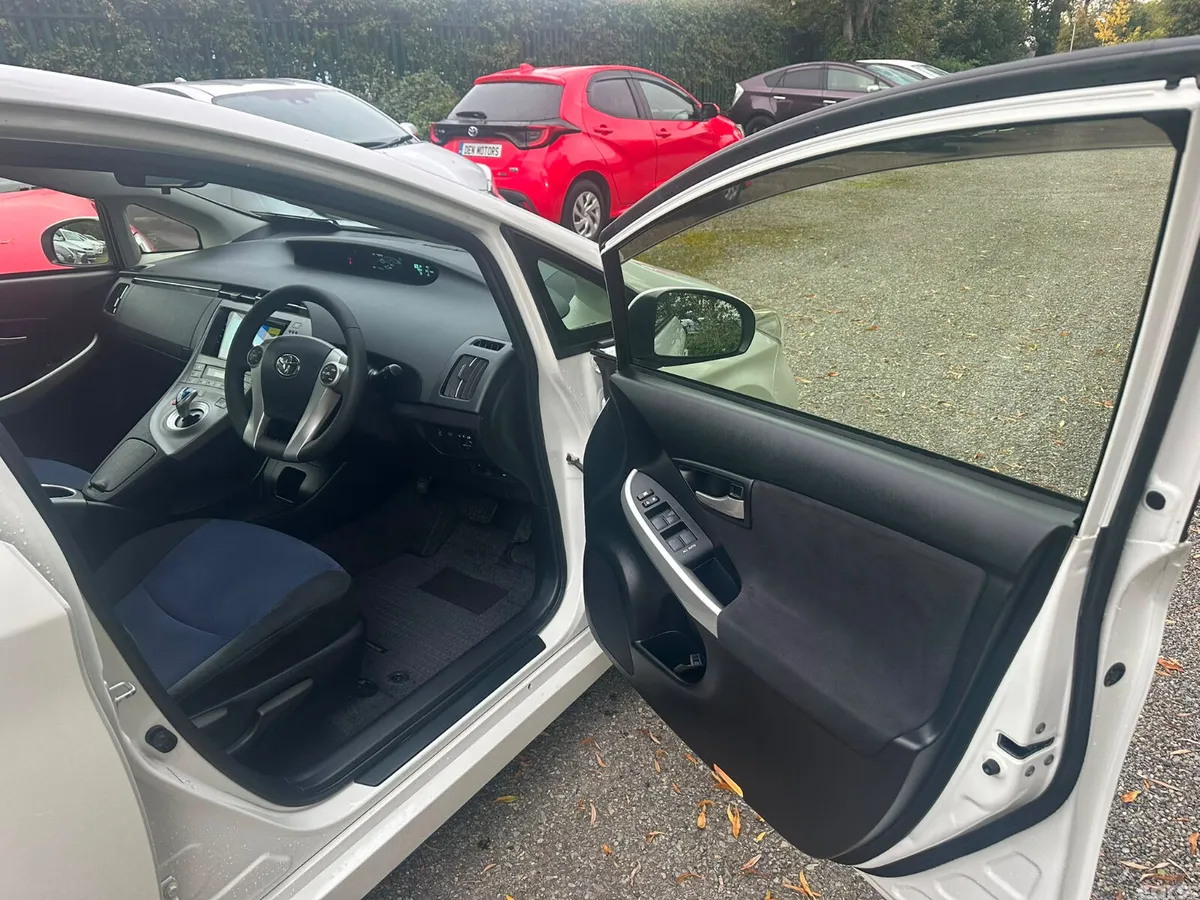 Toyota Prius Hatchback, Petrol Hybrid, 2015, White