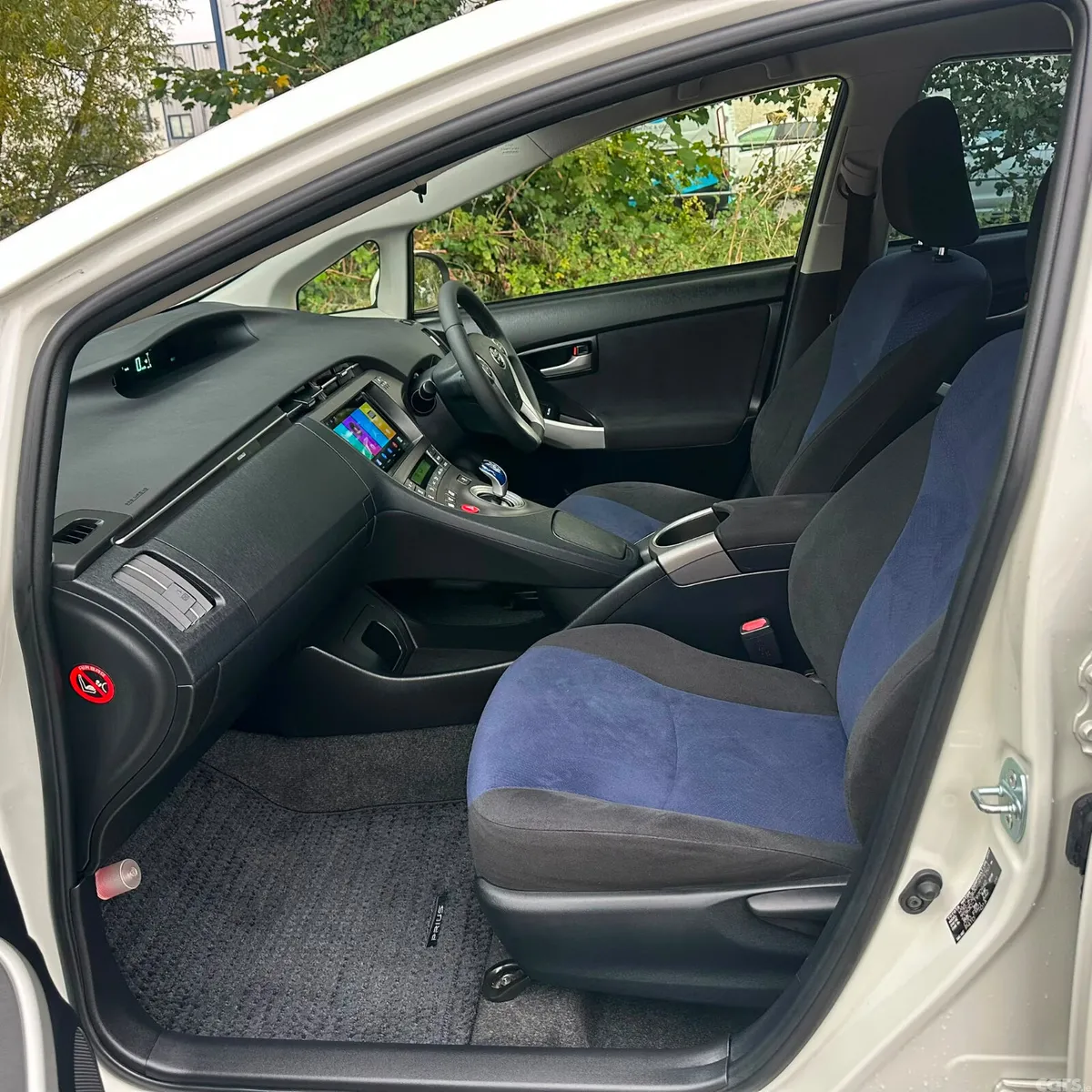 Toyota Prius Hatchback, Petrol Hybrid, 2015, White