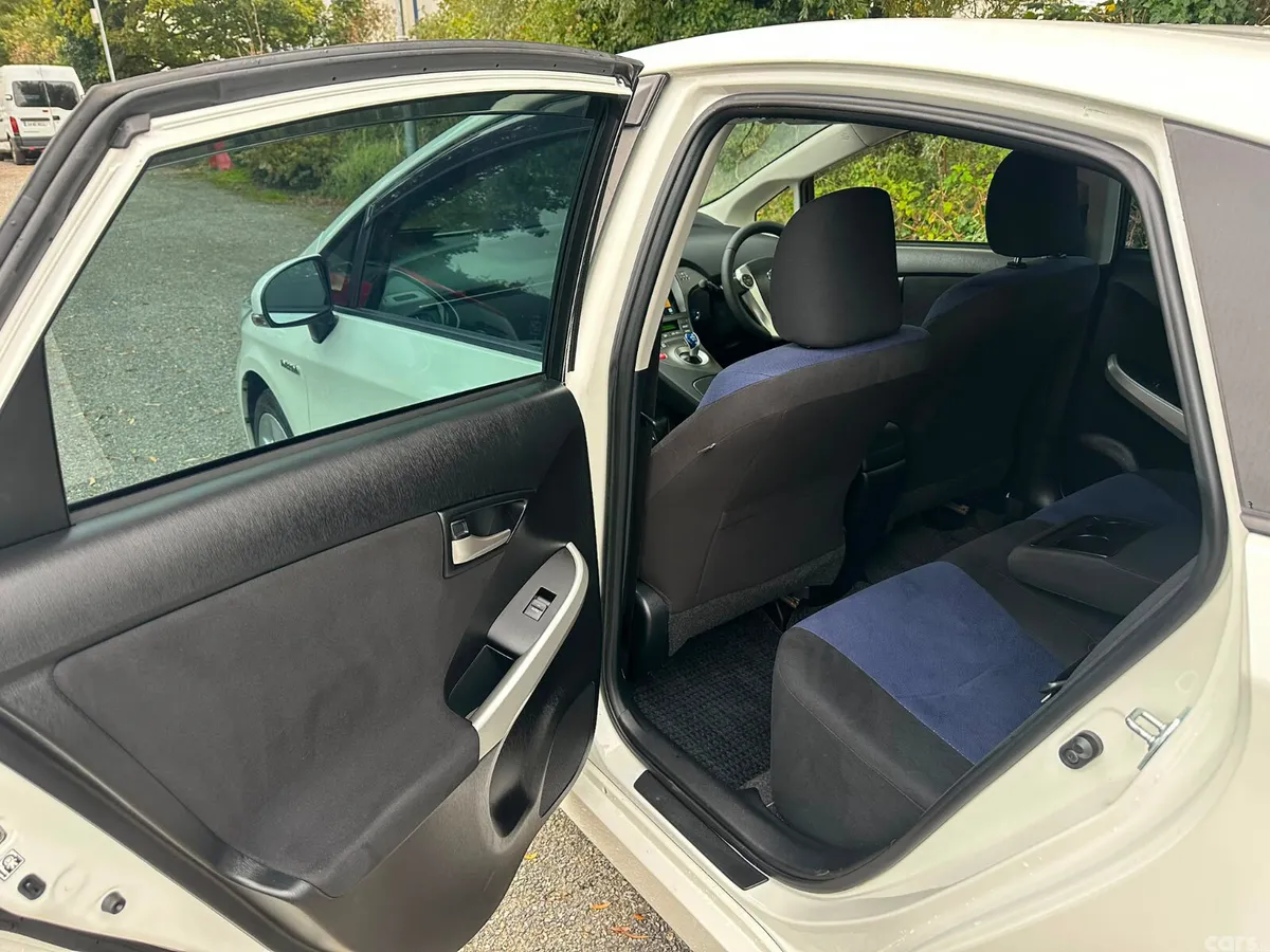 Toyota Prius Hatchback, Petrol Hybrid, 2015, White