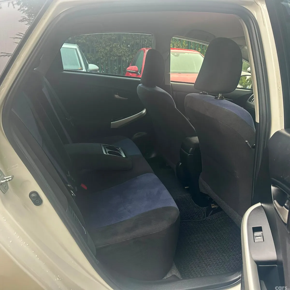 Toyota Prius Hatchback, Petrol Hybrid, 2015, White