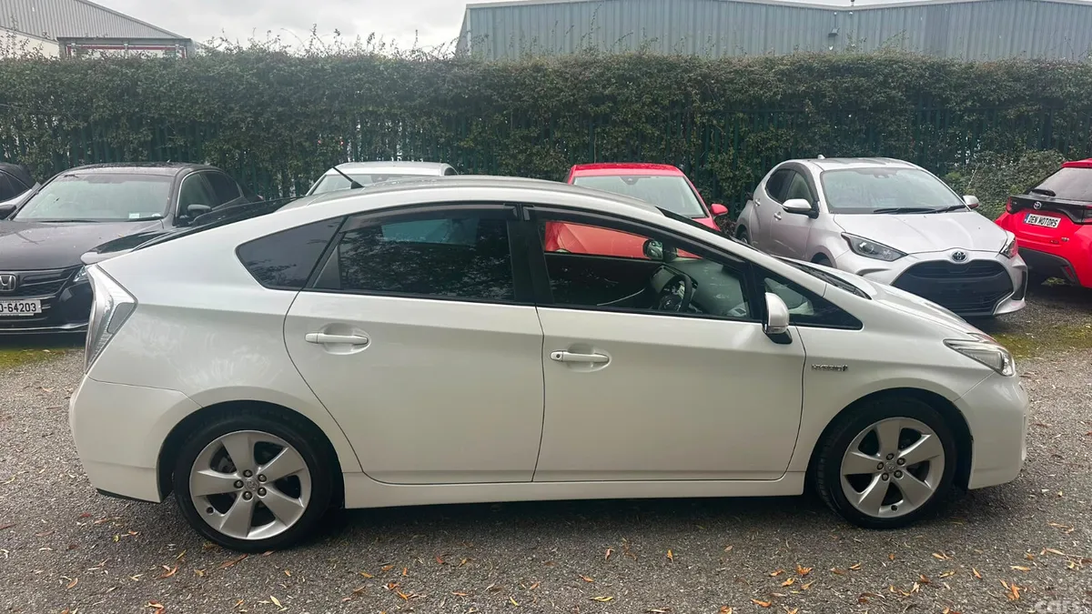 Toyota Prius Hatchback, Petrol Hybrid, 2015, White