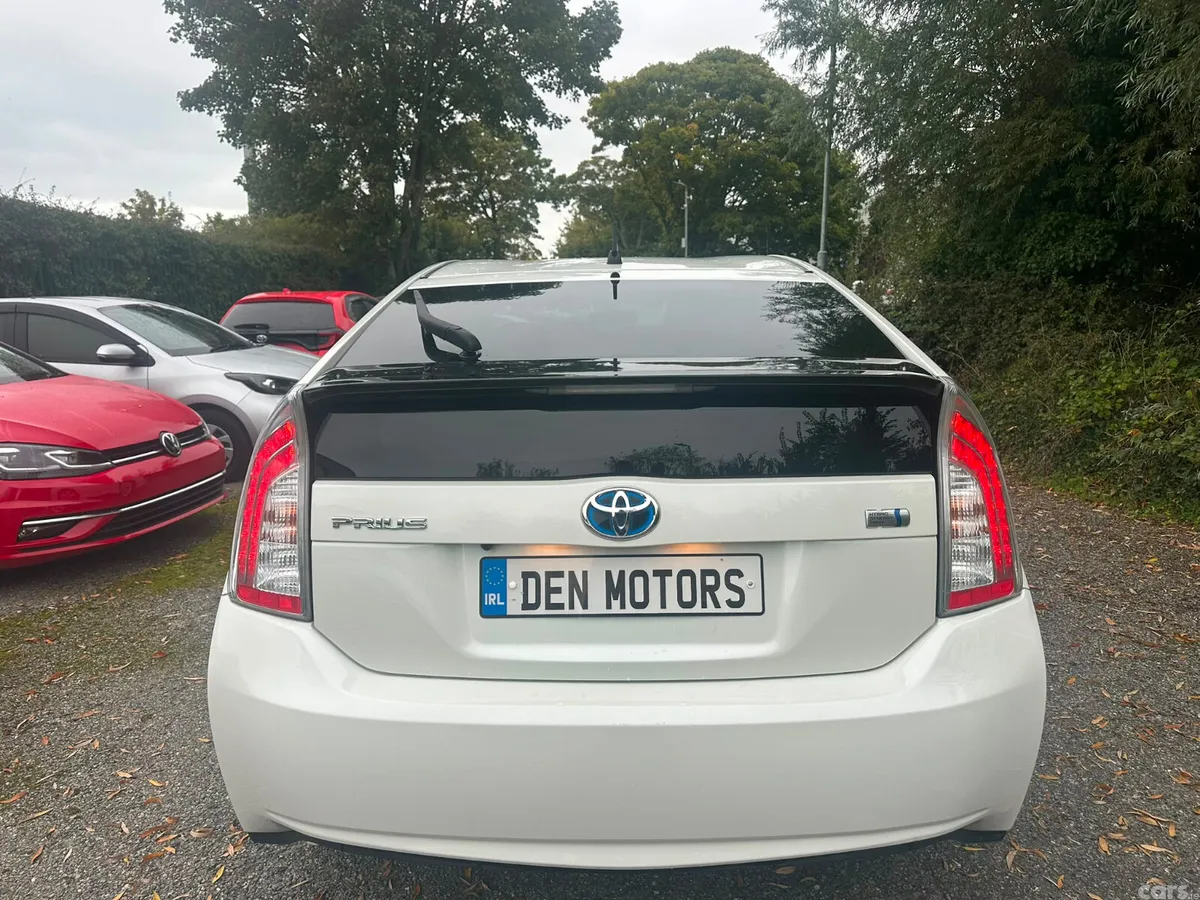 Toyota Prius Hatchback, Petrol Hybrid, 2015, White