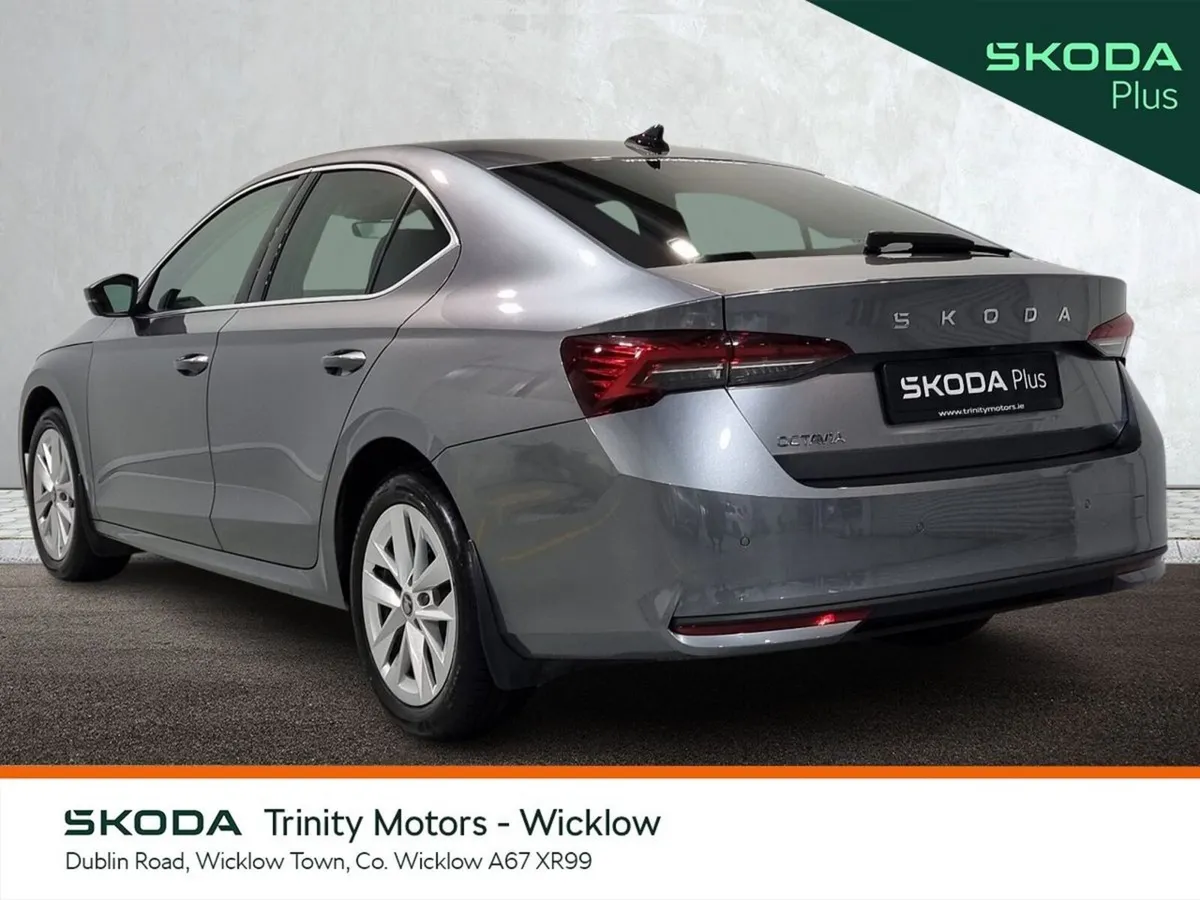 Skoda Octavia Saloon, Petrol, 2026, Grey