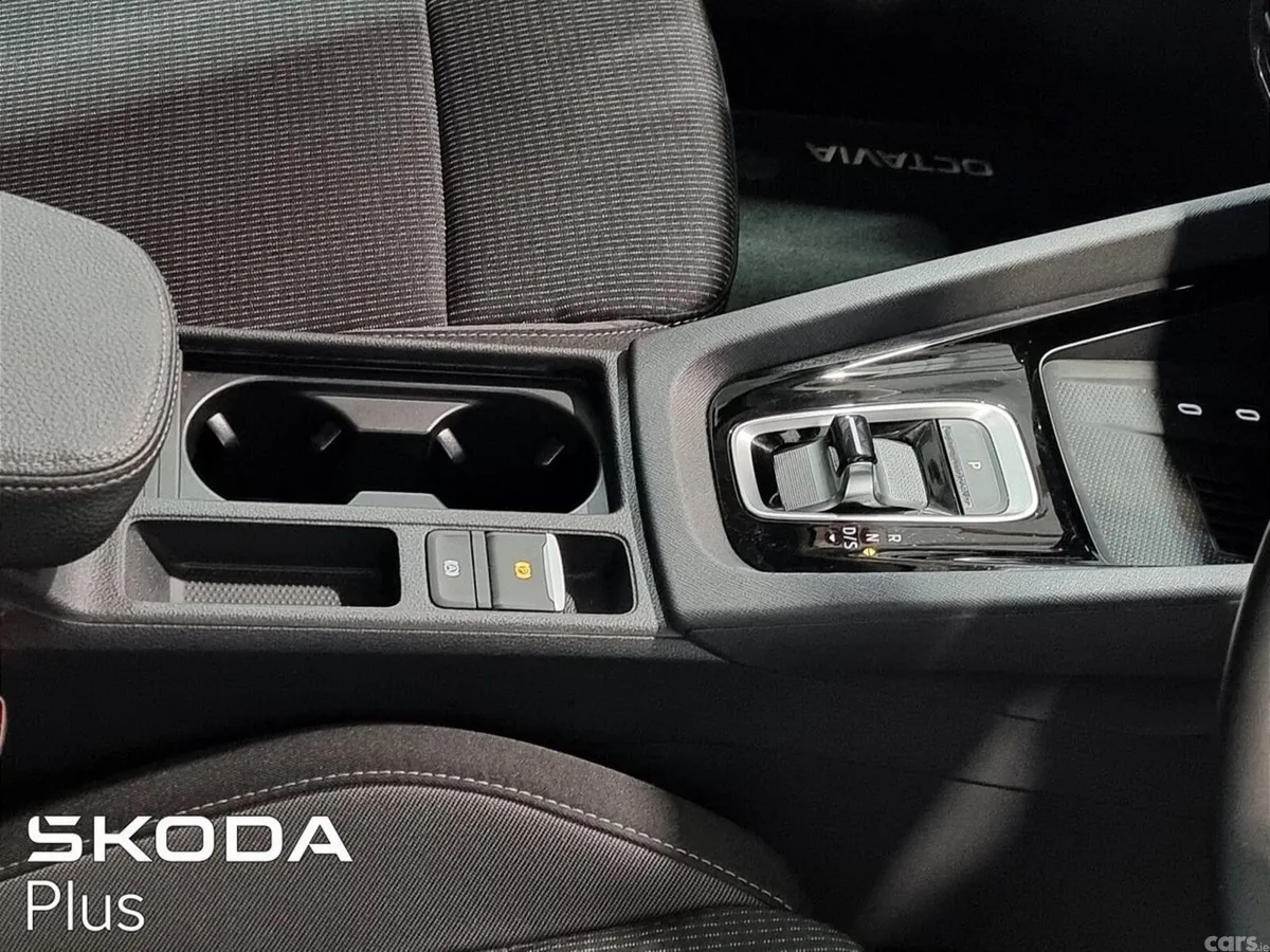 Skoda Octavia Saloon, Petrol, 2026, Grey