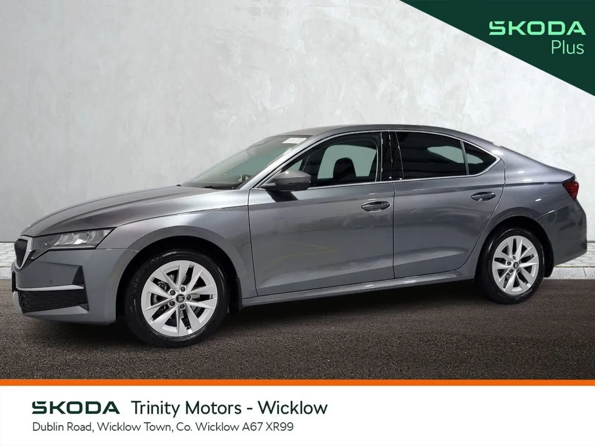 Skoda Octavia Saloon, Petrol, 2026, Grey