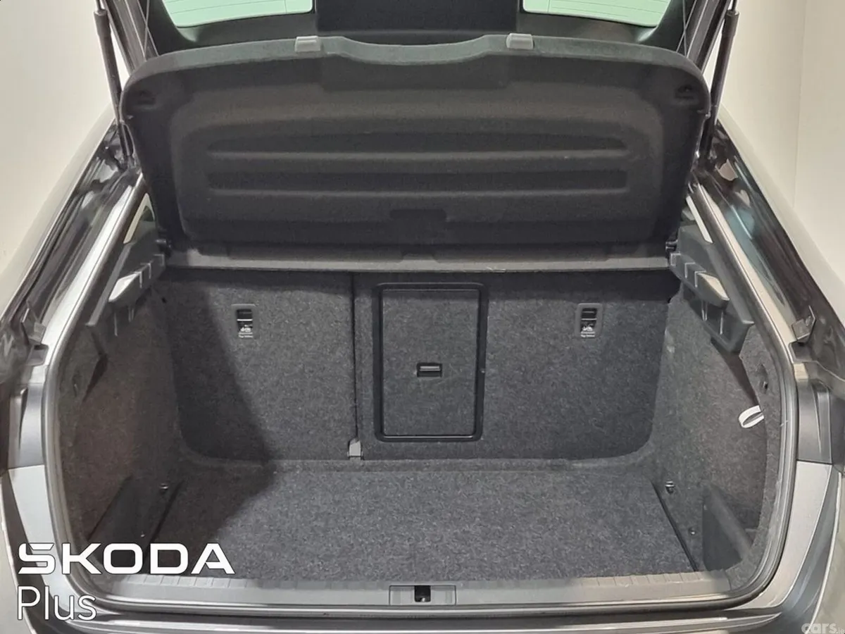 Skoda Octavia Saloon, Petrol, 2026, Grey