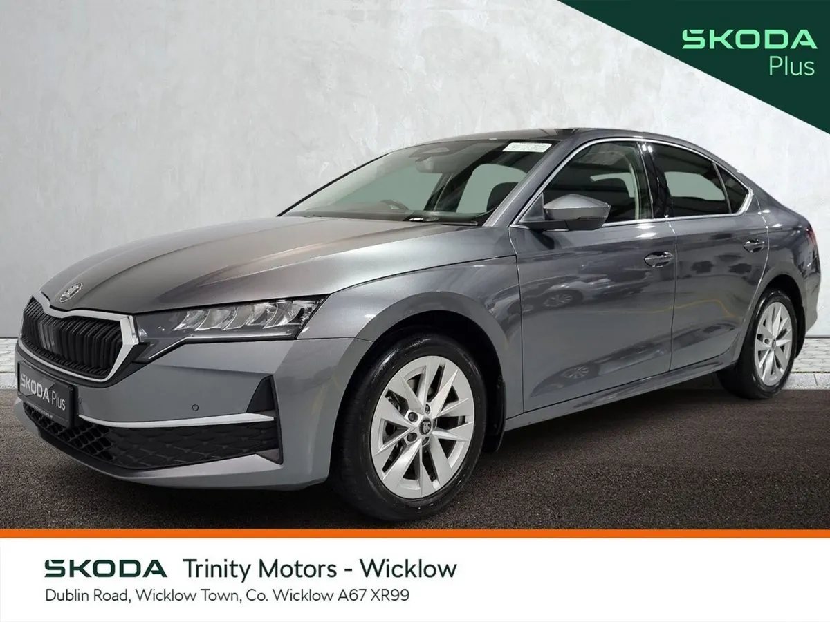 Skoda Octavia Saloon, Petrol, 2026, Grey