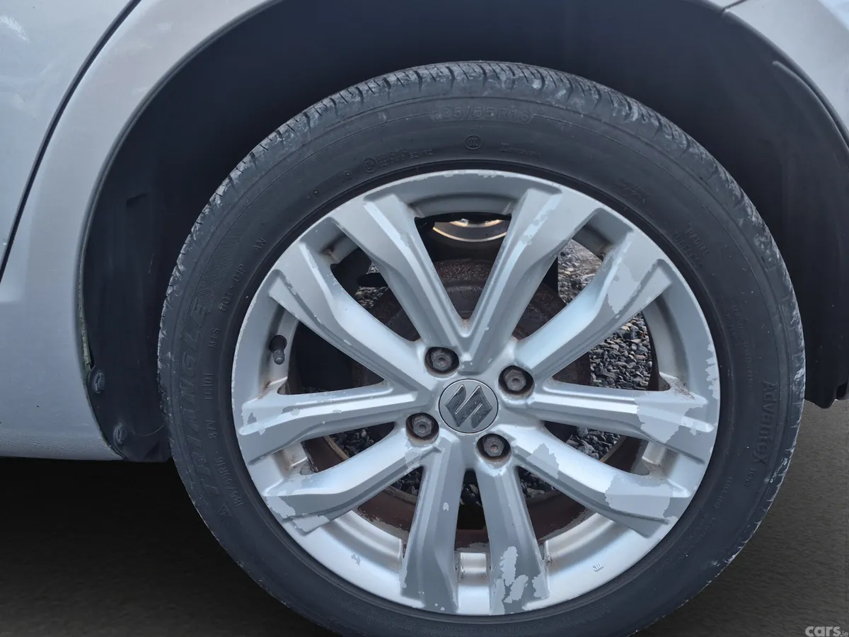 Suzuki Swift Hatchback, Petrol, 2014, Silver