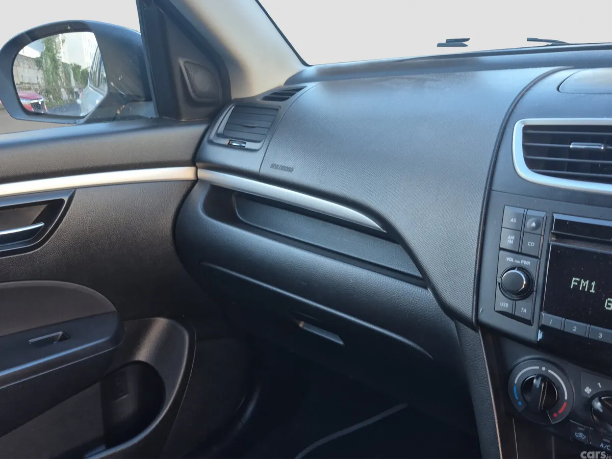 Suzuki Swift Hatchback, Petrol, 2014, Silver