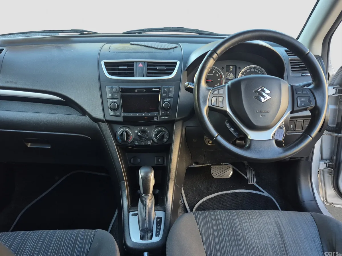Suzuki Swift Hatchback, Petrol, 2014, Silver