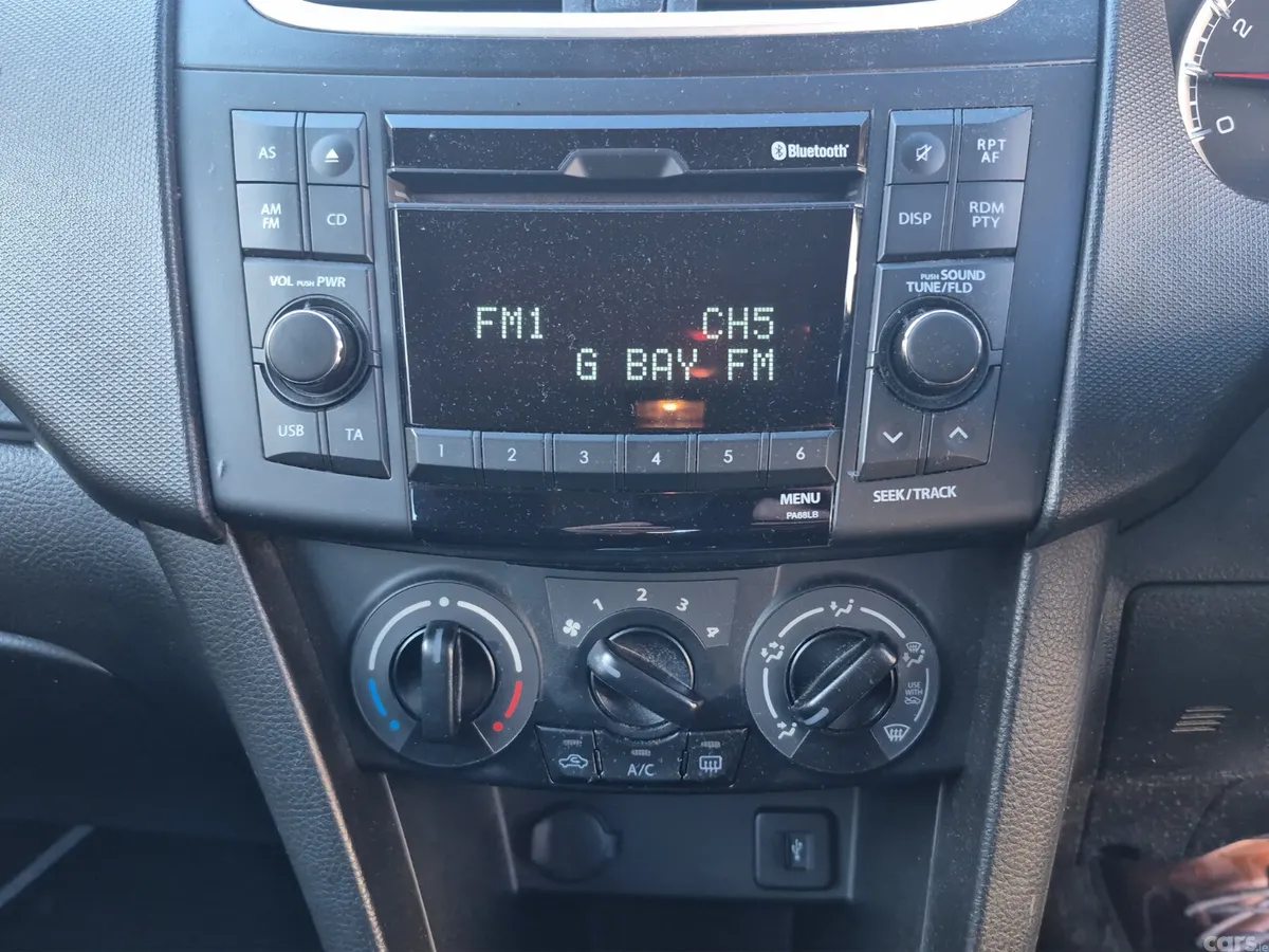 Suzuki Swift Hatchback, Petrol, 2014, Silver