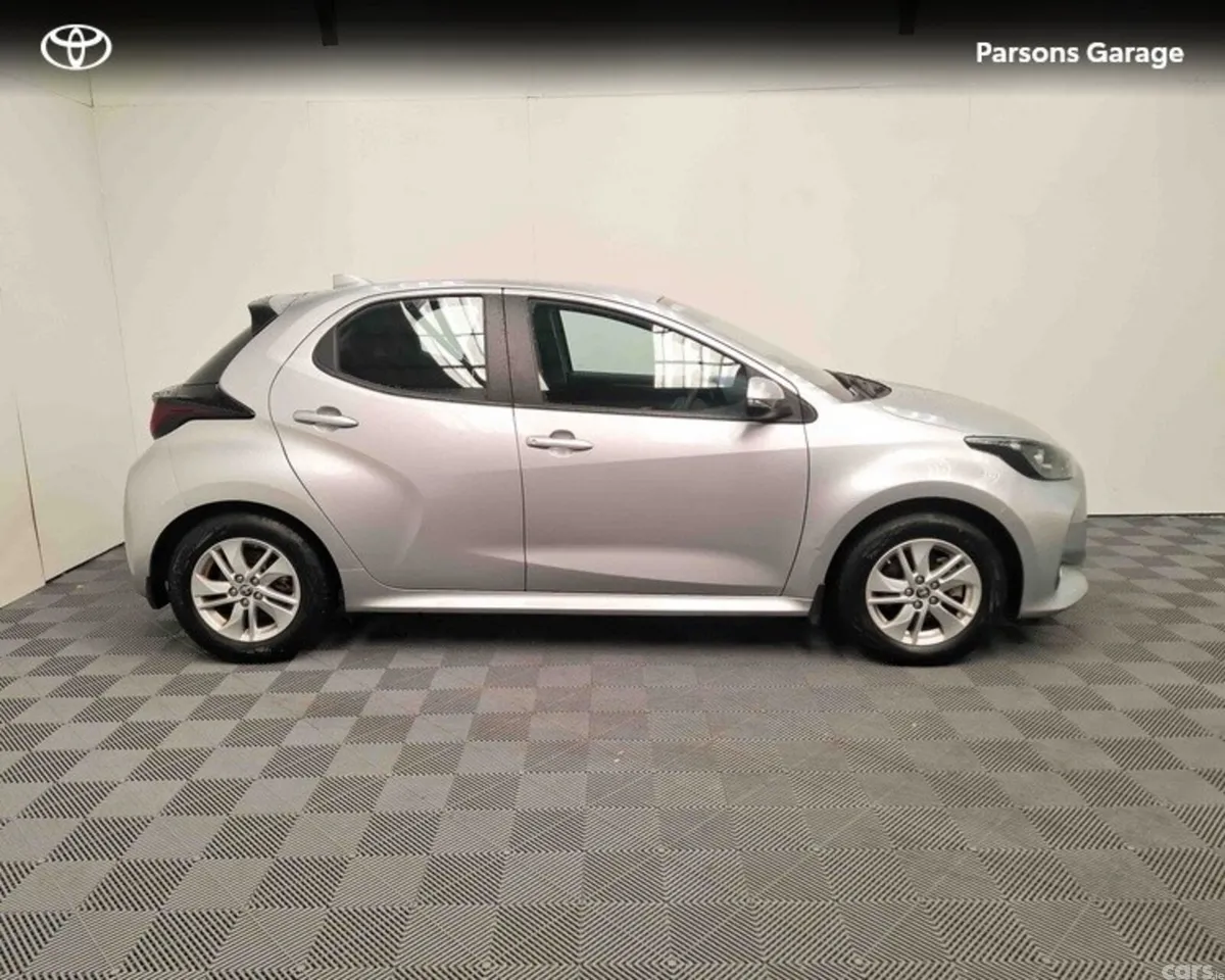 Toyota Yaris Hatchback, Petrol Hybrid, 2025, Silver