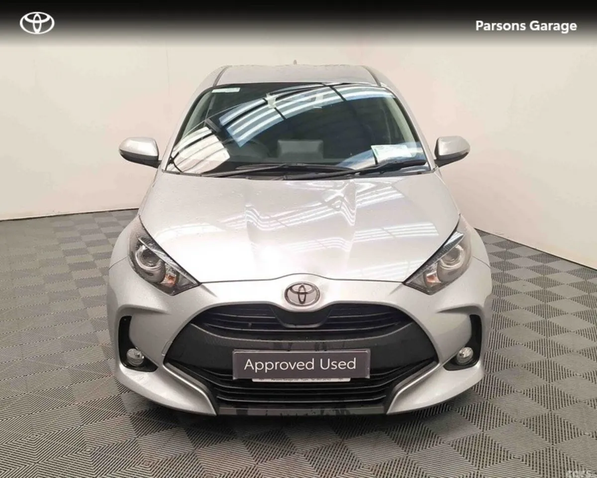 Toyota Yaris Hatchback, Petrol Hybrid, 2025, Silver