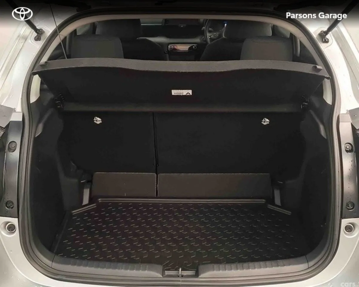 Toyota Yaris Hatchback, Petrol Hybrid, 2025, Silver