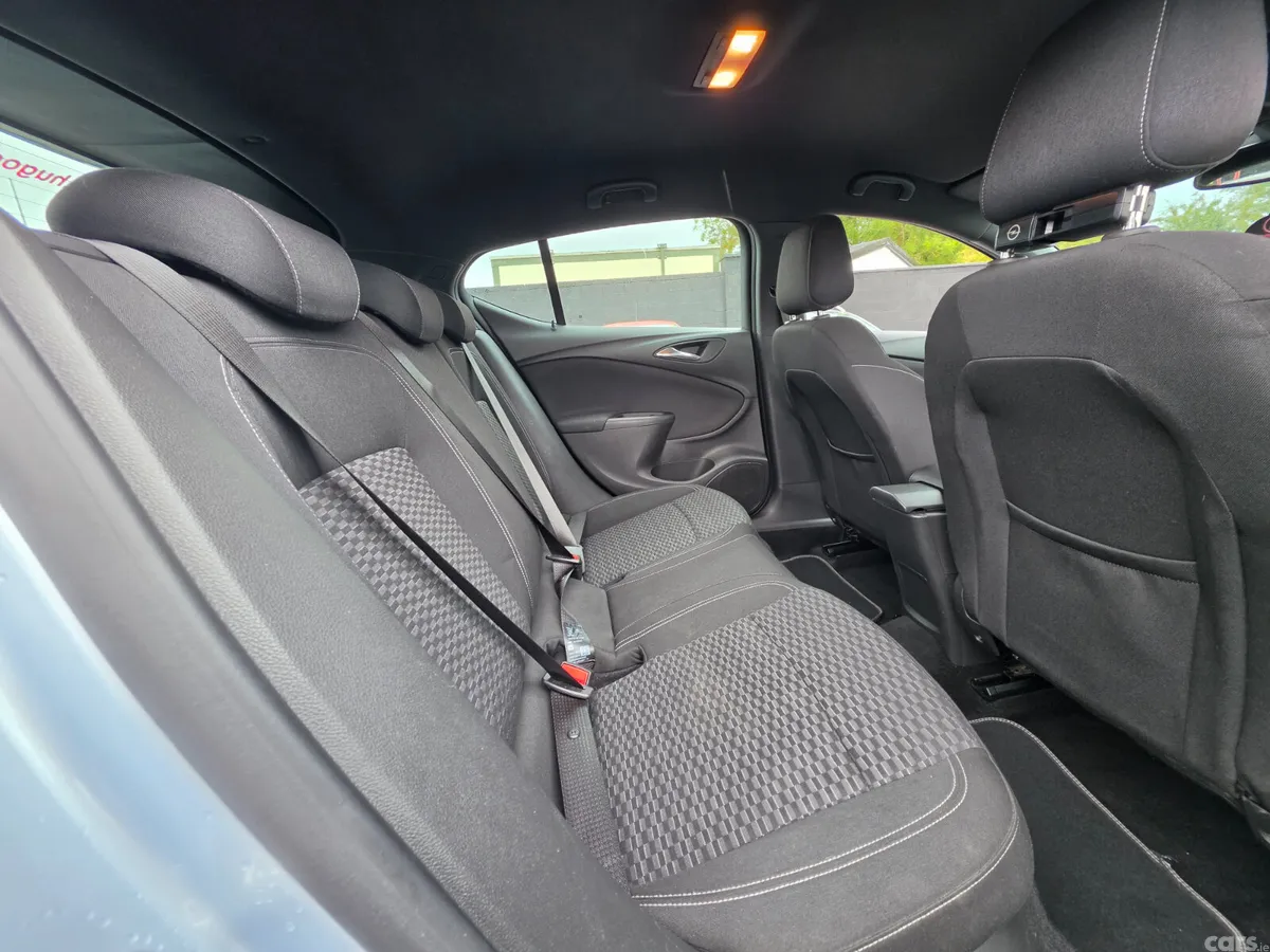 Opel Astra Hatchback, Petrol, 2016, Silver