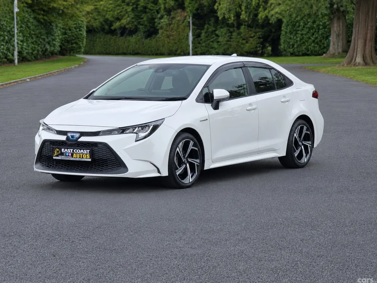 Toyota Corolla Saloon, Petrol Hybrid, 2019, White