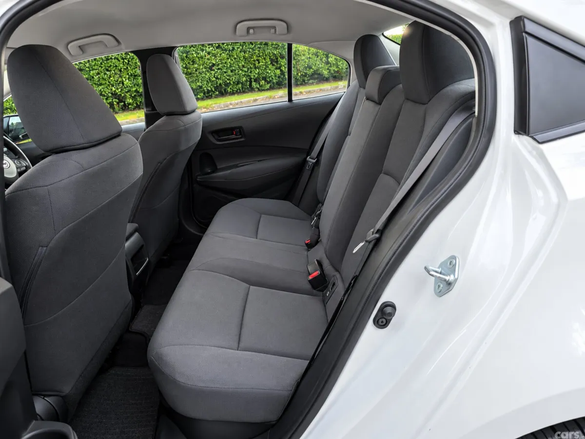 Toyota Corolla Saloon, Petrol Hybrid, 2019, White