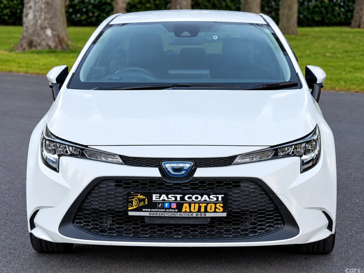 Toyota Corolla Saloon, Petrol Hybrid, 2019, White