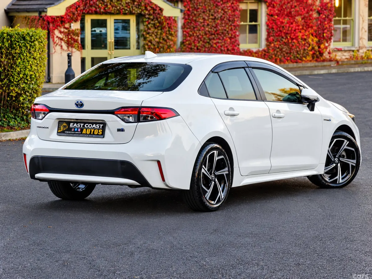 Toyota Corolla Saloon, Petrol Hybrid, 2019, White