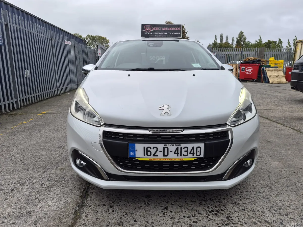 Peugeot 208 Hatchback, Petrol, 2016, White