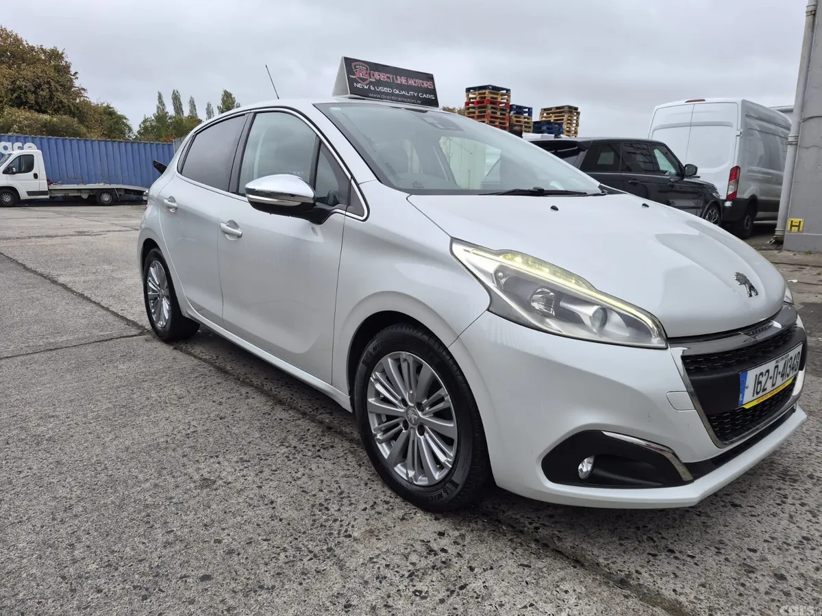 Peugeot 208 Hatchback, Petrol, 2016, White