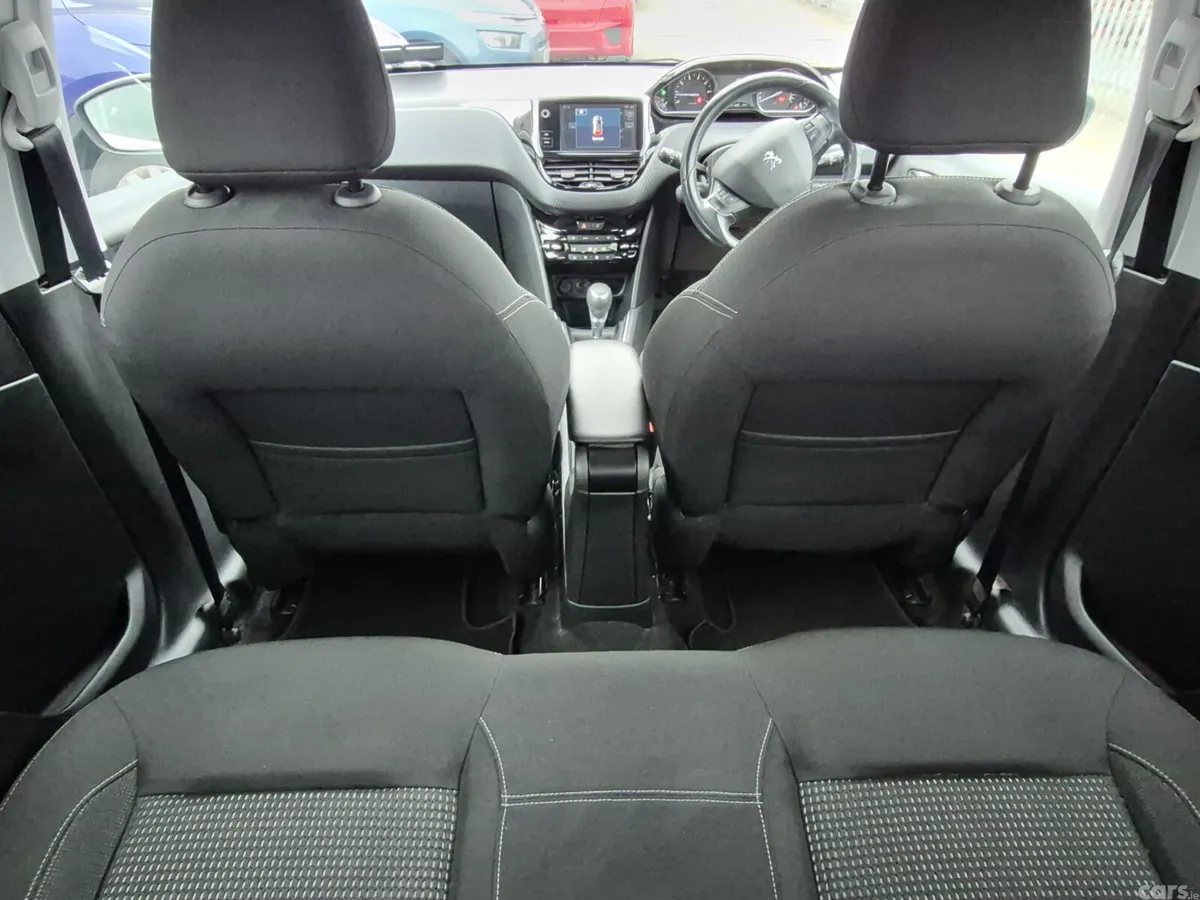 Peugeot 208 Hatchback, Petrol, 2016, White