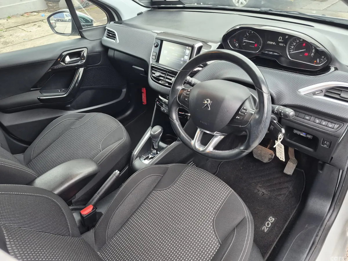 Peugeot 208 Hatchback, Petrol, 2016, White