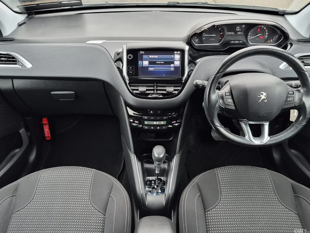 Peugeot 208 Hatchback, Petrol, 2016, White